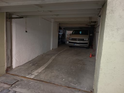 Platz für 2 große KFZ.